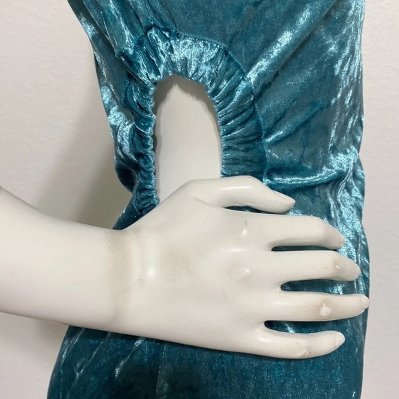 Everly NWT Turquoise Crushed Velvet Side Cutout Dress Size S - Picture 7 of 8